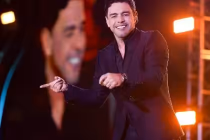 Navio do cantor mistura sertanejo e pagode em alto-mar