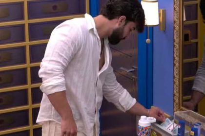 Paulo Augusto ouve fofoca e enfrenta sister: 'Fraco'