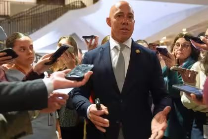 Republicanos da Câmara vencem votação de poderes de guerra sobre Venezuela