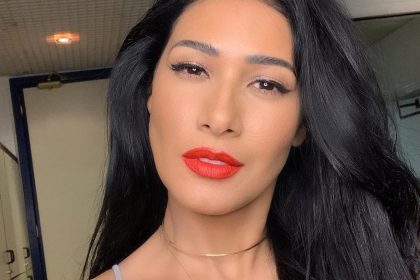 Simaria fatura vendendo comida após separação de Simone