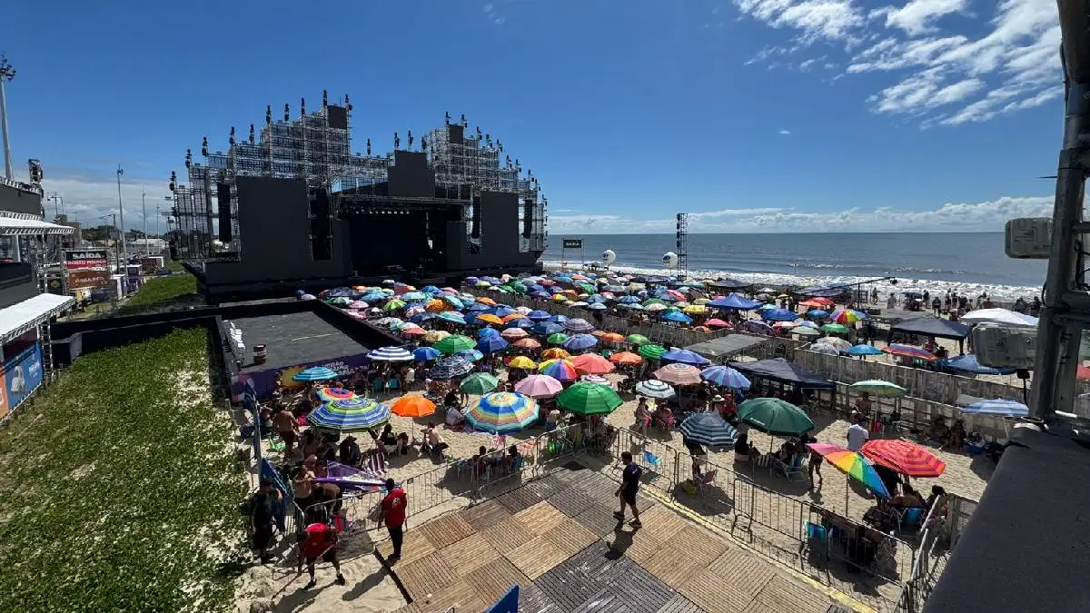 Fãs de Gusttavo Lima Dormem na Praia por Ídolo em Matinhos (Foto: Divulgação)