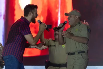 Dupla sertaneja surpreende público e cria momento inusitado no Verão Maior Paraná (Foto: Divulgação)