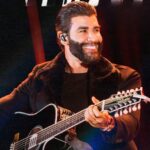 Gusttavo Lima surpreende em bar de Goiânia com Priscila Senna e mais