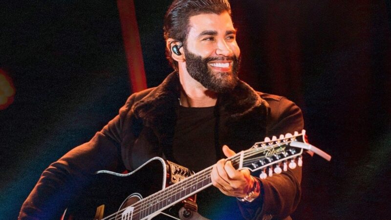 Gusttavo Lima surpreende em bar de Goiânia com Priscila Senna e mais