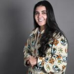 Yasmin Santos relembra infância e destaca violão como sua escola