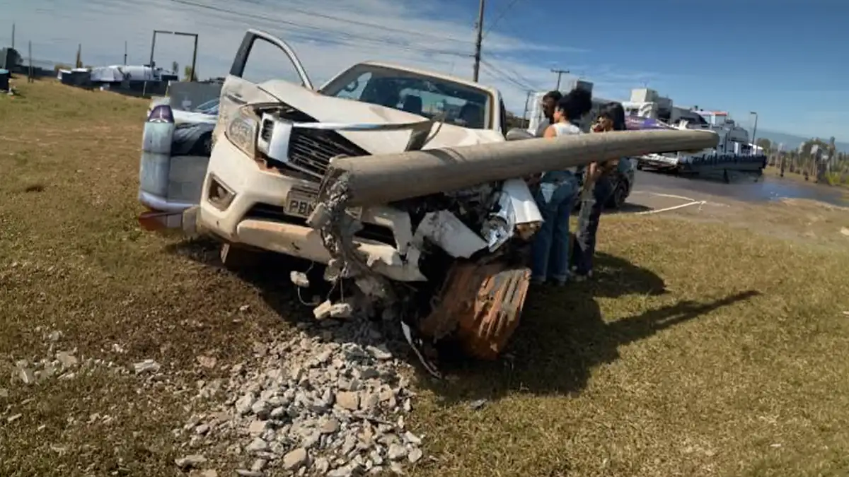 URGENTE! Cantor sertanejo sofre grave acidente e é internado às pressas no DF URGENTE! Cantor sertanejo sofre grave acidente e é internado às pressas no DF