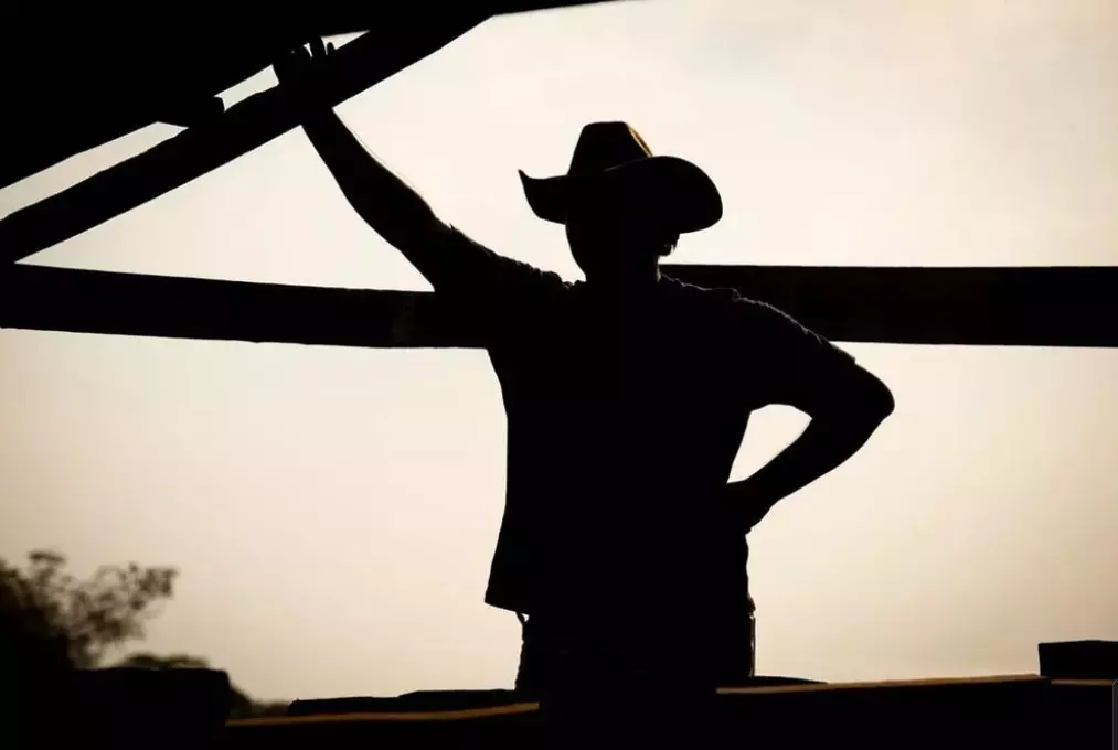 Cantor sertanejo tinha fazenda gigante no Pantanal e paixão pela roça comove fãs Aleksandro tinha fazenda gigante no Pantanal; Confira as fotos